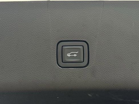 Used 2023 Chevrolet Traverse LT FWD image 33