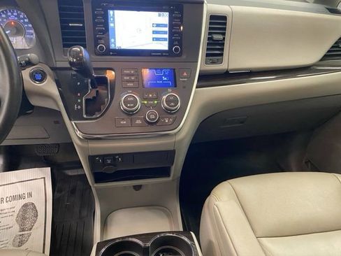 Used 2018 Toyota Sienna XLE w/ XLE Navigation Package image 12