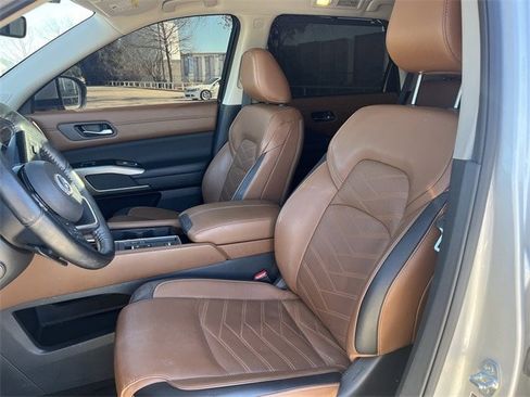 Used 2023 Nissan Pathfinder Platinum w/ Cargo Package image 28
