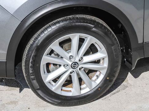Used 2018 Nissan Rogue Sport S w/ S Appearance Package FWD image 5