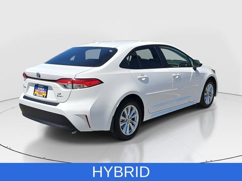 Used 2025 Toyota Corolla LE w/ LE Premium Package FWD image 5