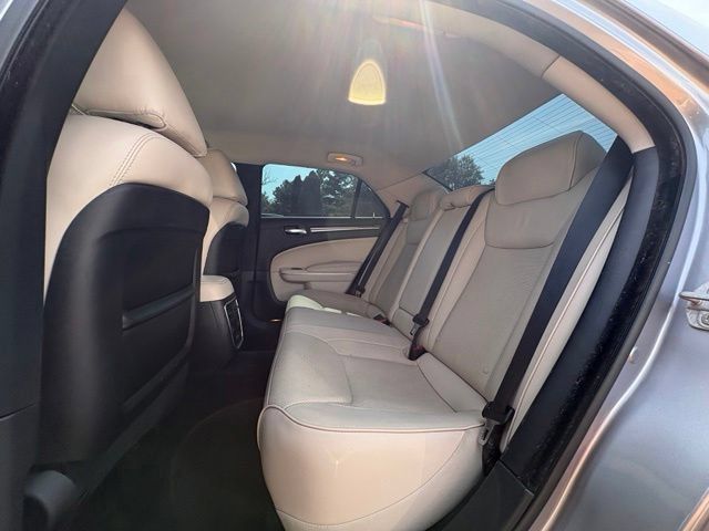Used 2018 Chrysler 300 Limited AWD/4WD image 24