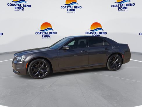 Used 2021 Chrysler 300 S RWD image 4