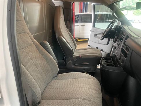 Used 2018 Chevrolet Express 3500 w/ Driver Convenience Package RWD image 15