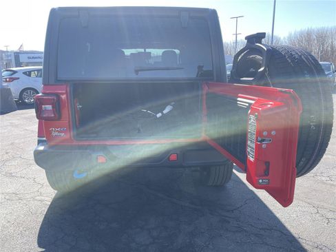 Used 2022 Jeep Wrangler Unlimited Sahara image 22