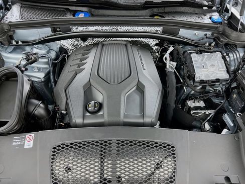 Certified 2026 Porsche Macan AWD/4WD image 32