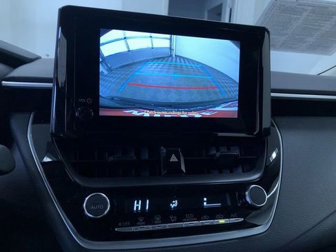 Used 2025 Toyota Corolla LE image 27