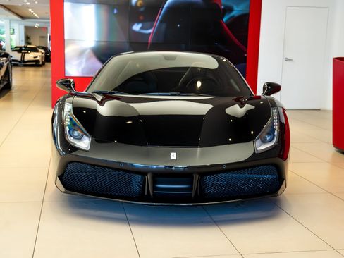 Used 2018 Ferrari 488 Spider RWD image 2