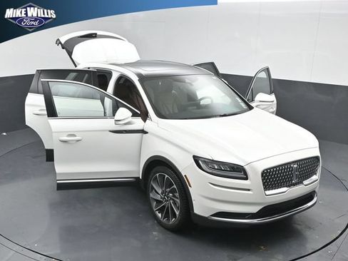 Used 2021 Lincoln Nautilus Reserve w/ Equipment Group 201A FWD image 25