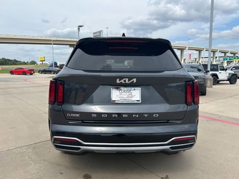 Used 2022 Kia Sorento EX w/ Panoramic Sunroof Package FWD image 7