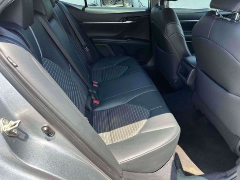 Used 2019 Toyota Camry SE FWD image 8