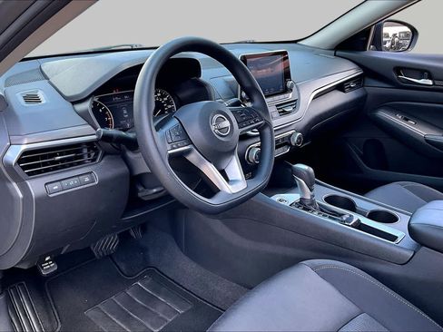 Used 2025 Nissan Altima 2.5 SV FWD image 15