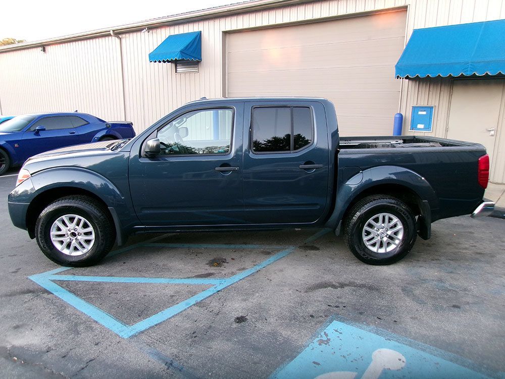 Used 2017 Nissan Frontier SV w/ SV Value Truck Package AWD/4WD image 7