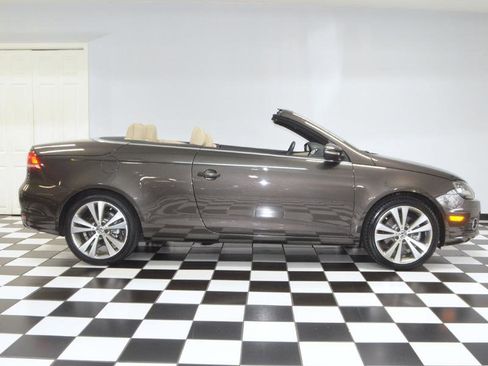 Used 2013 Volkswagen Eos Lux FWD image 10