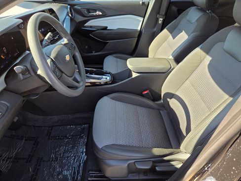 Used 2025 Chevrolet Trax LT image 10