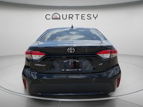 Certified 2022 Toyota Corolla LE FWD image 4