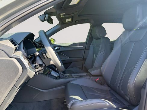 New 2025 Audi Q3 2.0T Premium image 9