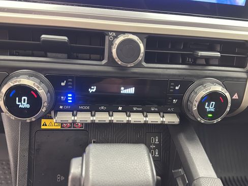 Used 2025 Toyota Tacoma TRD Sport w/ TRD Sport Premium Package AWD/4WD image 21