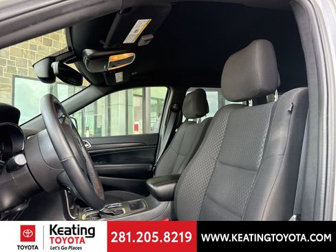 Used 2018 Jeep Grand Cherokee Laredo image 16