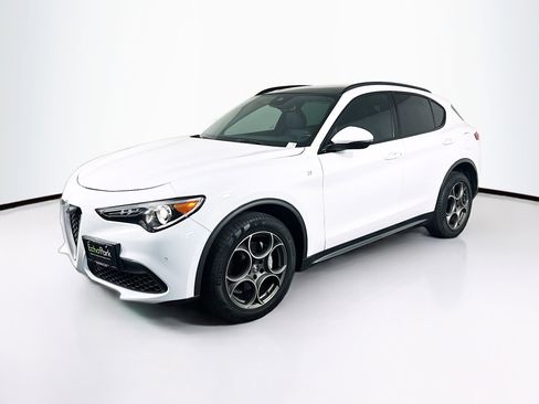 Used 2022 Alfa Romeo Stelvio Ti image 3