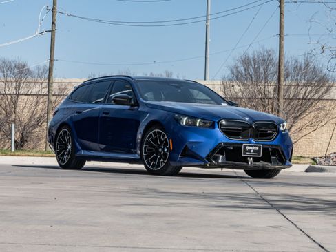 Used 2025 BMW M5 Touring image 2