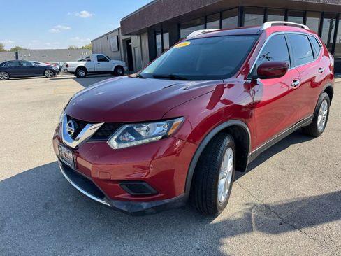 Used 2016 Nissan Rogue SV image 3
