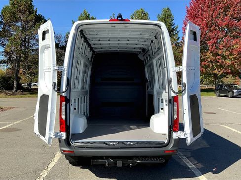 Used 2025 Mercedes-Benz Sprinter 2500 image 23