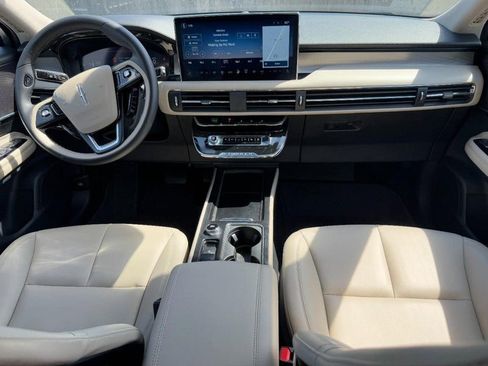 Used 2025 Lincoln Corsair FWD image 11