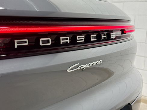 Certified 2026 Porsche Cayenne AWD/4WD image 12