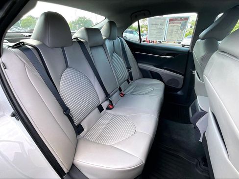 Used 2022 Toyota Camry SE FWD image 25
