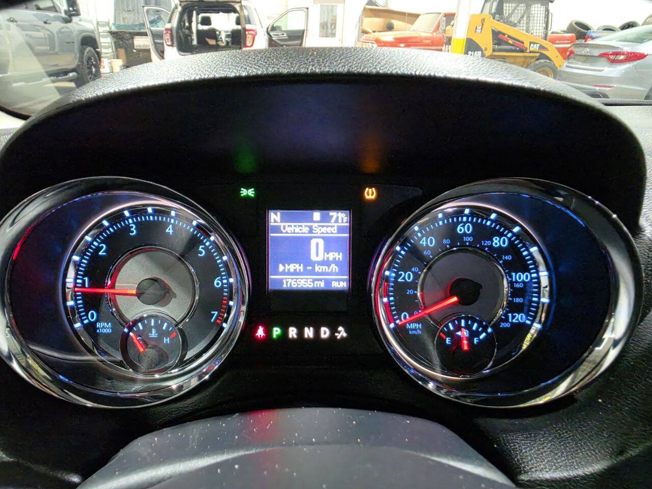 Used 2011 Chrysler Town & Country Touring FWD image 33