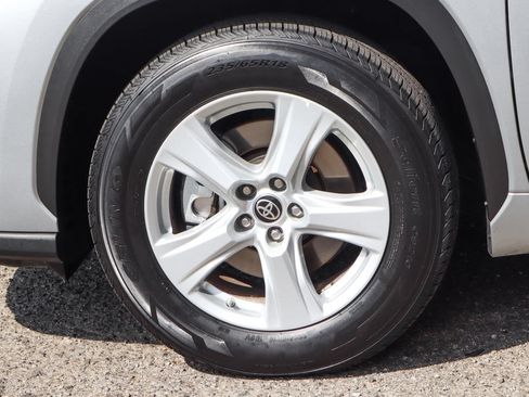 Used 2021 Toyota Highlander L FWD image 50