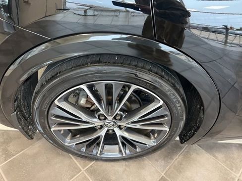 Used 2023 Toyota Prius XLE image 31