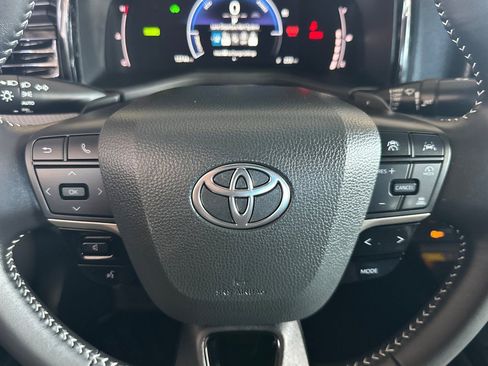 Used 2025 Toyota Camry SE image 18