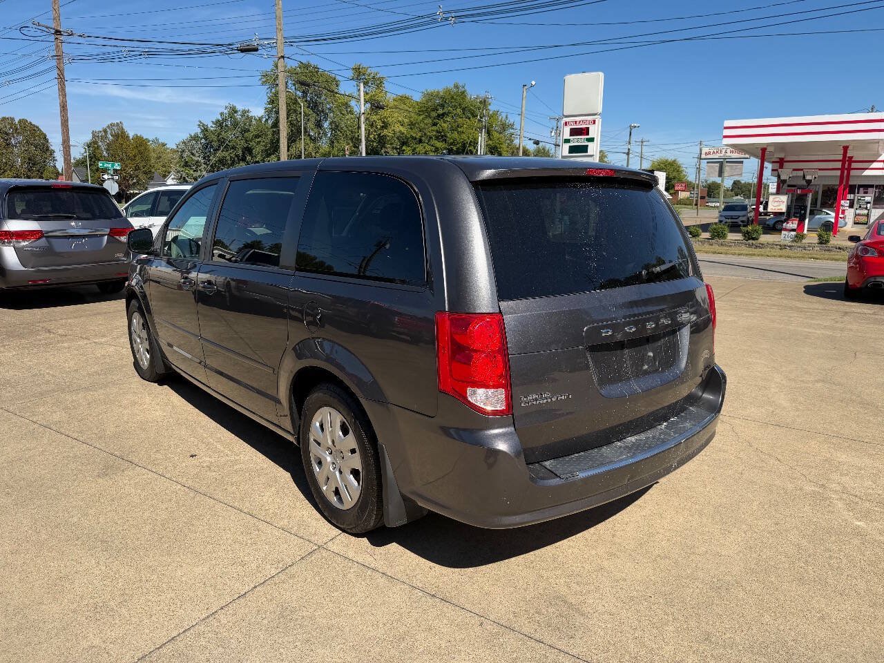 Used 2016 Dodge Grand Caravan SE w/ Quick Order Package 29E SE FWD image 3