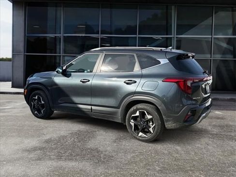 Used 2025 Kia Seltos EX image 3