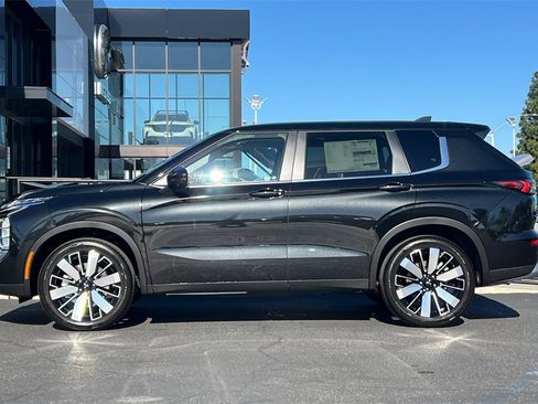 New 2026 Mitsubishi Outlander SE image 8