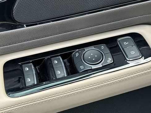 Used 2022 Lincoln Aviator Reserve w/ Elements Package Plus AWD/4WD image 12