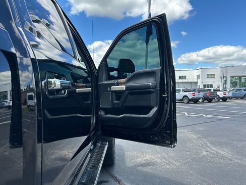 Used 2017 Ford F250 Lariat w/ Lariat Ultimate Package AWD/4WD image 21