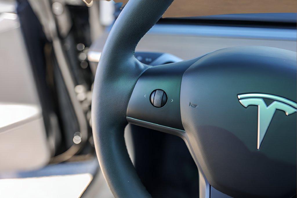 Used 2023 Tesla Model 3 Standard Range RWD image 13