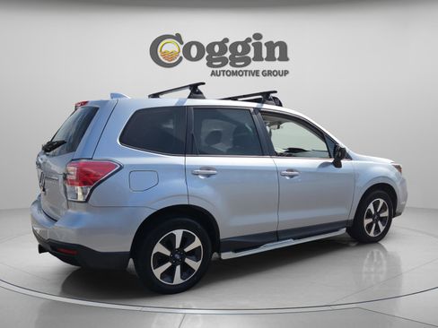 Used 2017 Subaru Forester 2.5i AWD/4WD image 5