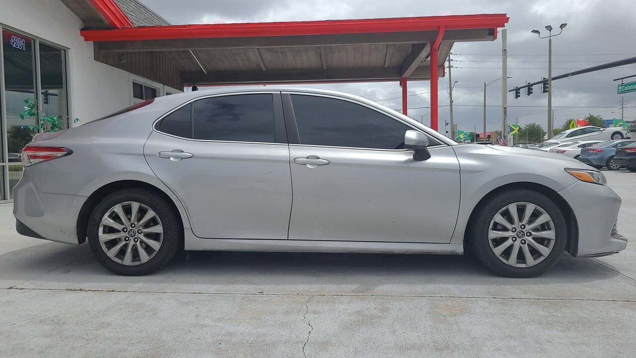 Used 2019 Toyota Camry FWD image 3