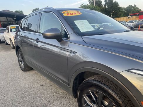 Used 2023 Volkswagen Tiguan SE FWD image 8