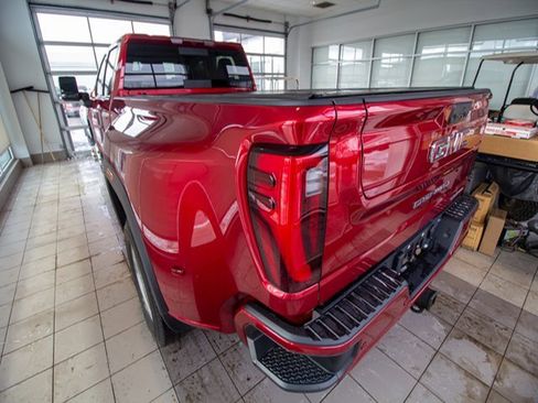 Used 2024 GMC Sierra 3500 Denali image 5