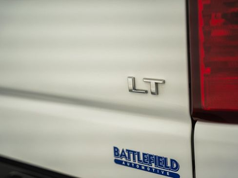 Used 2022 Chevrolet Silverado 1500 LT AWD/4WD image 9