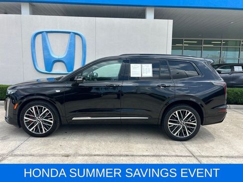 Used 2023 Cadillac XT6 Sport w/ Technology Package AWD/4WD image 6
