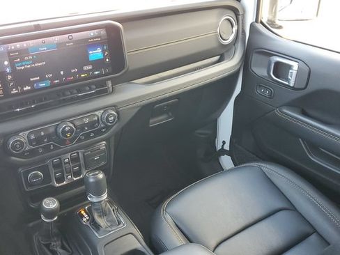 Used 2024 Jeep Wrangler Unlimited Sahara w/ Technology Group AWD/4WD image 35