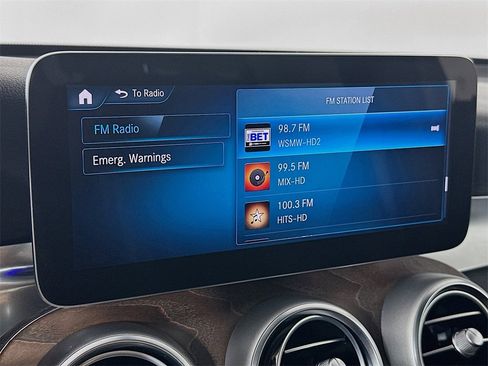 Used 2021 Mercedes-Benz GLC 300 GLC 300 w/ Premium Package image 17