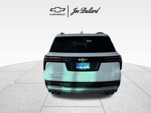 Used 2025 Chevrolet Traverse LT image 8