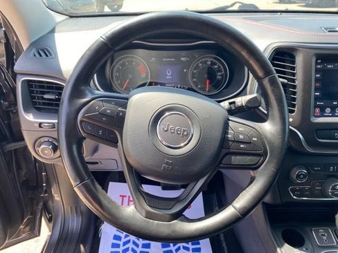 Used 2020 Jeep Cherokee Trailhawk w/ Cold Weather Group AWD/4WD image 13
